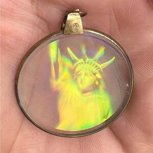 VTG 1990s RETRO 3D HOLOGRAM PENDANT NECKLACE COLLECTIBLE RARE Statue of Liberty